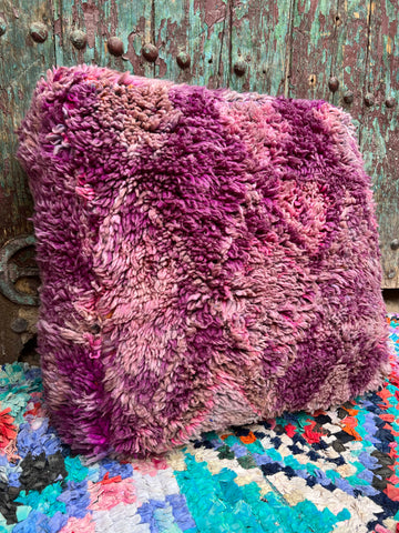 Vintage berber boujaad poef - Fluffy purple